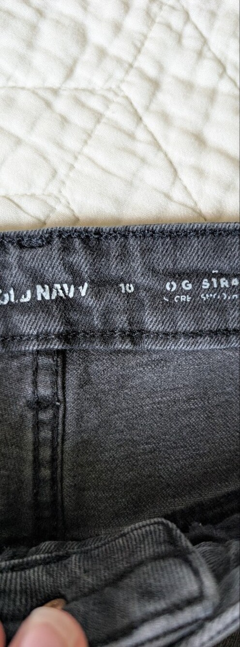 Old Navy Gray Blackwashed Denim Shorts - Picture 3 of 4